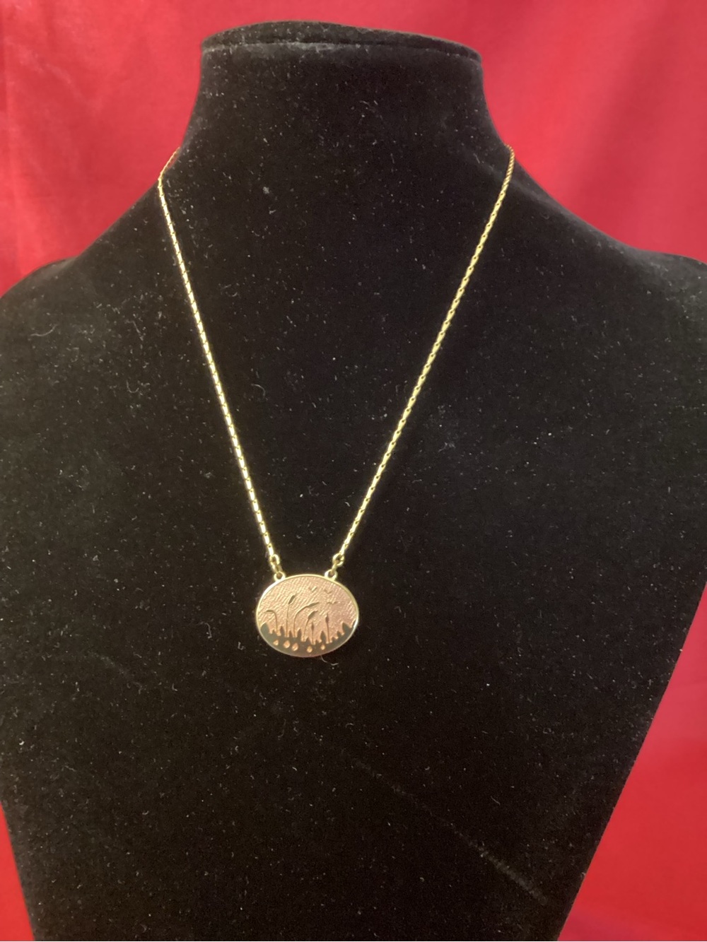 Gervais modernist Enamel Oval Pendant Necklace with gold tone Chain